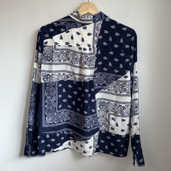ALICE + OLIVIA Willa Placket Bandana-Print Top 100% Silk SZ M - Picture 6 of 8